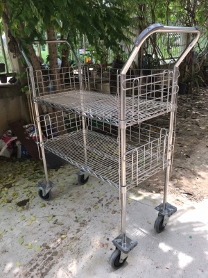 ชั้นวางสแตนเลส ขนาด 49x92x110 ซม.มีชั้นวาง 2 ชั้น ลูกล้อ 4 ล้อ ชั้นวางปรับระดับสูงต่ำได้ สภาพสวย ราค