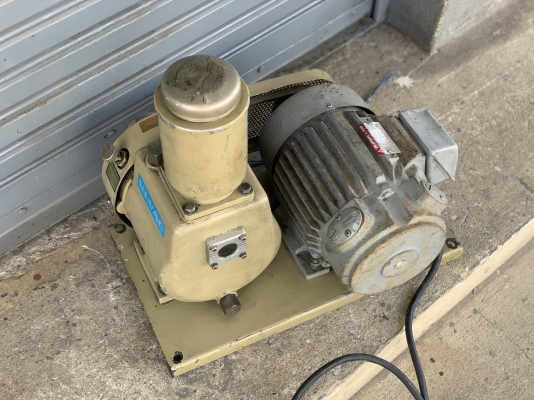 ขายปั๊มแวคคั่มสุญญากาศ ULVAC pump พร้อมมอเตอร์ Mitsubishi 1HP. 220V ไฟบ้าน made in Japan สภาพสวยใหม่มาก หมุนนิ่ม ดูดแรง พร้อมใช้งาน