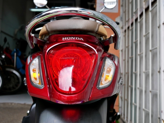 ขายสดผ่อน New Scoopy-i วิ่งน้อยสีเดิมไม่ต้องค้ำ ผ่อนเดือน 1310 บาท