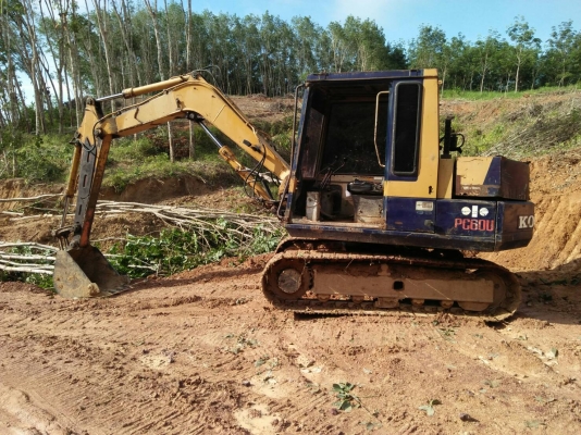 KOMATSU PC60-5 มีหัวคีปกับบุ้งกี๋ พร้อมใช้งาน
