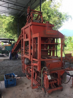 ขาย เครื่องอัดอิฐบล็อกไฮโดรลิค ผลิตได้ครั้งละ 4 ก้อน กำลังการผลิต 4,000 ก้อนต่อวัน ขาย เครื่องอัดอิฐบล็อกไฮโดรลิค ผลิตได้ครั้งละ 4 ก้อน กำลังการผลิต 4,000 ก้อนต่อวัน