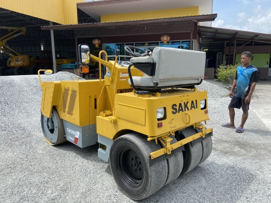 ขายรถบด3ตัน SAKAIรุ่นTW350 นำเข้าญี่ปุ่นไม่เคยใช้งานในไทย หน้าเหล็กหลังยาง ขับ2เพลาเอวอ่อน เครื่องอีซูซุ3สูบ สภาพดีพร้อมใช้งาน มีให้เลือกหลายคันหลายขนาด0818302909จิรโรจน์Line: Jiraroj2909