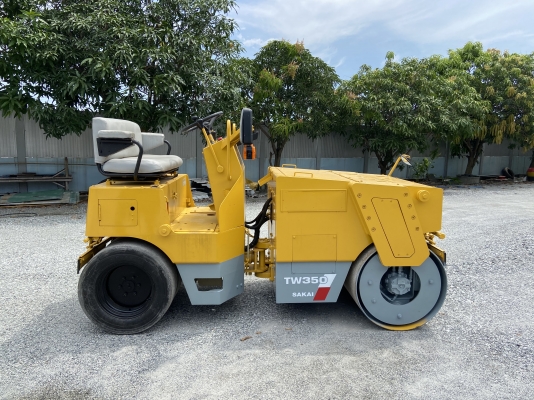 ขายรถบด3ตัน SAKAIรุ่นTW350 นำเข้าญี่ปุ่นไม่เคยใช้งานในไทย หน้าเหล็กหลังยาง ขับ2เพลาเอวอ่อน เครื่องอีซูซุ3สูบ สภาพดีพร้อมใช้งาน มีให้เลือกหลายคันหลายขนาด0818302909จิรโรจน์Line: Jiraroj2909