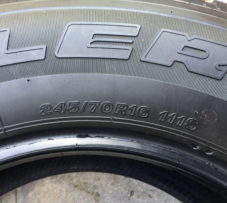 ขายยางบริสโตน245/70/16ปี12/2เส้น ลบปี/2เส้น ถอดล้ออ่ะไหล่ ชุด4เส้น4800฿โทร.0879050181.ส่งได้ทั่วไทยครับ