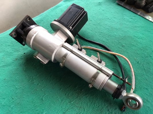 แขนยืดหด ใช้มอเตอร์สเต็ป(ไม่มีแผงควบคุม) ช่วงชัก 15 ซม. มีอุปกรณ์ตามภาพ  สภาพสวย  ราคา 1,800 บาทรวมส่งค่ะ