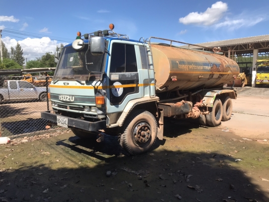 Isuzu Rocky สองเพลา บรรทุกของเหลว