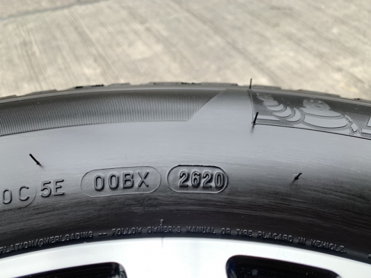 ล้อแม็กป้ายแดง Toyota Revo 2020 รุ่นใหม่ล่าสุด ขอบ 18 ดำหน้าเงา พร้อมยางป้ายแดง 265-60-18 Michelin ปี 20 สวยกริ๊บ ล้อแม็กป้ายแดง Toyota Revo 2020 รุ่นใหม่ล่าสุด ขอบ 18 ดำหน้าเงา พร้อมยางป้ายแดง 265-60-18 Michelin ปี 20 สวยกริ๊บ