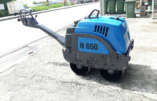 ขายรถบดดินแบบเดินตามยี่ห้อKANTOรุ่น H650 เครื่องยนต์คูโบต้า E75 -E3-NB3 สตาร์ทด้วยกุญแจ มีระบบสั่นสะเทือน สภาพสวย พร้อมใช้งาน รุ่นใหม่ สนใจสอบถามเพิ่มเติมที่081-7338802ครับ