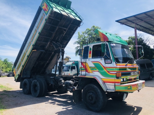 ISUZU 240(K)ปี37 ราคา730,000บาท เครื่องดี ยางดี คัสซีสวย รถพร้อมใช้ พร้อมโอน สนใจ 089-5367218 081-4252943
