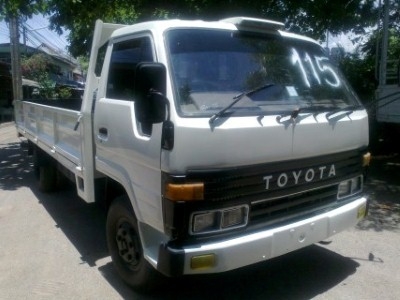 Toyota  6 ล้อ ไดน่าหัวใหญ่ 3 ใบปัด เครื่อง 14B/115 แรง ซัซซี่ใหญ่ BU94 ซัซซี่สวยมาก ภายในสวย พวงมาลัยเพาเวอร์ จดทะเบียนปี 41 ยาว 4.8 ม. กระบะเหล็กเปิดข้างได้ 380,000