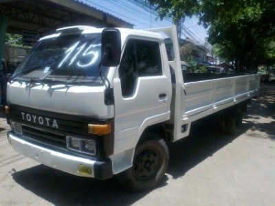 Toyota  6 ล้อ ไดน่าหัวใหญ่ 3 ใบปัด เครื่อง 14B/115 แรง ซัซซี่ใหญ่ BU94 ซัซซี่สวยมาก ภายในสวย พวงมาลัยเพาเวอร์ จดทะเบียนปี 41 ยาว 4.8 ม. กระบะเหล็กเปิดข้างได้ 380,000