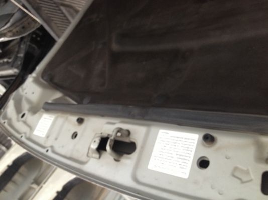 ฝากระโปรงหน้าดีแม็กซ์+แผ่นกันความร้อน+ปุ่มฉีดนํ้าฝน