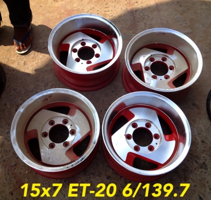 ขายล้อลายใบพัด ขอบ 15x7 ออฟ-20 ใส่ 6 รูกระบะ ออฟลึกๆ *7500 บาทครับ