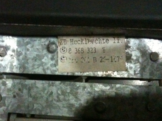 ไฟท้ายหนึ่งคู่ ใส่บีเอ็ม E36 แดงล้วน ตัวโคมเป็นBMWของแท้ ไฟท้ายหนึ่งคู่ ใส่บีเอ็ม E36 แดงล้วน ตัวโคมเป็นBMWของแท้