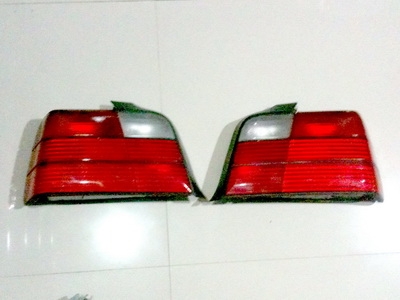 ไฟท้ายหนึ่งคู่ ใส่บีเอ็ม E36 แดงล้วน ตัวโคมเป็นBMWของแท้