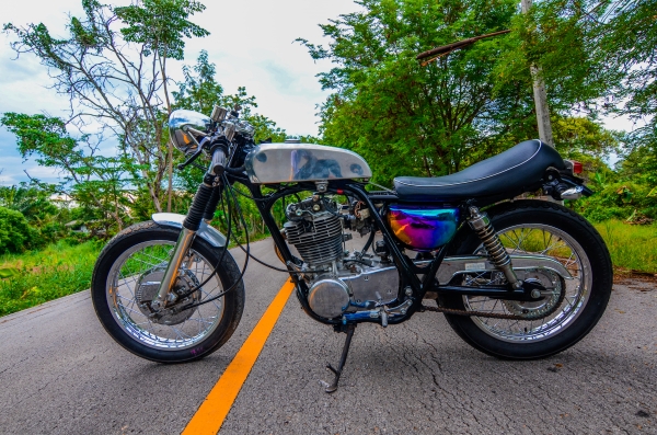 ขาย SR400 เลขเต็ม สวยๆสไตร์คาแฟ่รถเพิ่งทำเสดยังไม่ได้ขับเลยคับ ขาย SR400 เลขเต็ม สวยๆสไตร์คาแฟ่รถเพิ่งทำเสดยังไม่ได้ขับเลยคับ