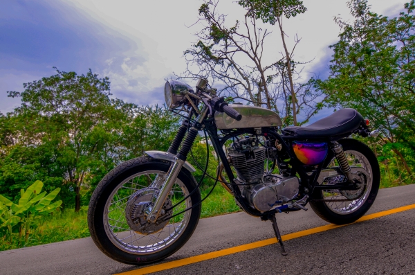 ขาย SR400 เลขเต็ม สวยๆสไตร์คาแฟ่รถเพิ่งทำเสดยังไม่ได้ขับเลยคับ