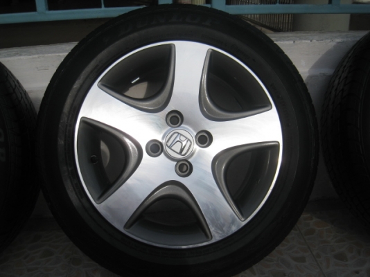 ขายล้อแม็ก Honda civic  5ก้าน 15"x6" et 45 4รู100 + ยางปี 11 (081-3747940)