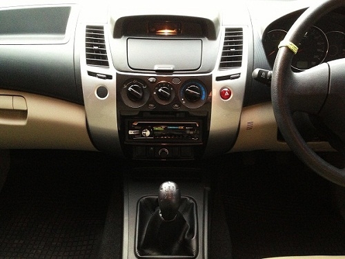 ขายดาวน์ถูกมาก Mitsubishi Pajero Sport 2.4GLS 2012+LPG สีขาวมุก เกียร์ธรรมดา เครื่องเบนซิน 2400cc