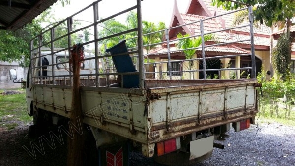 รถบรรทุก 6 ล้อ ยี่ห้อ ISUZU รุ่น NKR