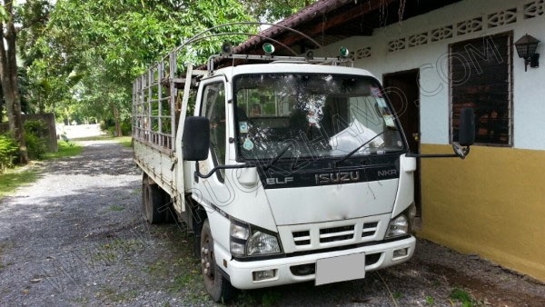 รถบรรทุก 6 ล้อ ยี่ห้อ ISUZU รุ่น NKR