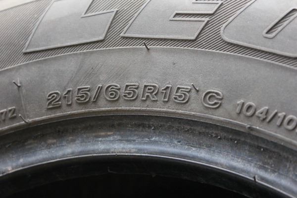 ขายยาง215-65-15 4เส้น ดอกเต็มๆ ถูกๆ