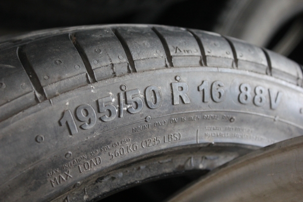 ขายยาง CONTINENTAL 195-50-16  ดอกเหมือนเบิกไหม่ ยกชุด  ถูกๆ