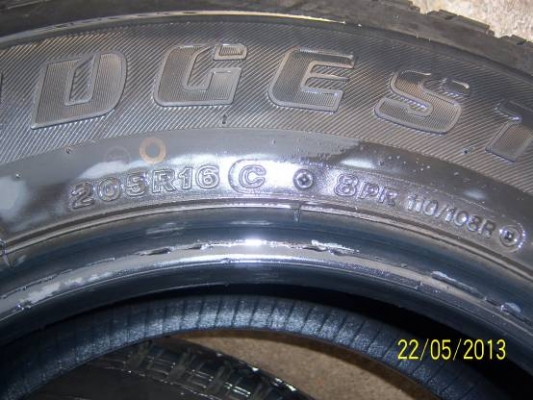 ขายยางกระบะ 205/R16 ปี 10