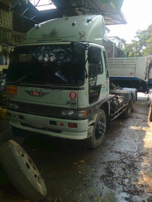 รถฮีโน่ 10 ล้อ หัวลาก  240 แรงม้า ( ขายพร้อม หาง 2 หาง )  สนใจติดต่อ 081 - 6079515