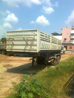 รถฮีโน่ 10 ล้อ หัวลาก  240 แรงม้า ( ขายพร้อม หาง 2 หาง )  สนใจติดต่อ 081 - 6079515