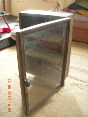 ขายตู้โชว์เล็กไม้ รุ่นเก่า