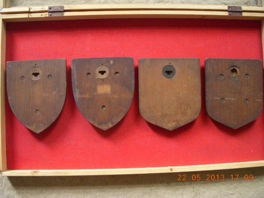 ขายป้ายไม้แขวนผนังเก่าจากอังฤกษ