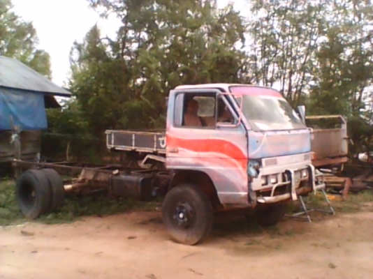 รถหกล้อ  NKR   ไม่มีทะเบียน    ขับไม่ได้