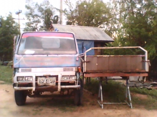 รถหกล้อ  NKR   ไม่มีทะเบียน    ขับไม่ได้