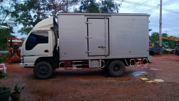 รถอิซูซุ 6 ล้อ ตู้แห้ง 150 แรงม้า ปี 51  รถวิ่ง 12x,xxx กม.  สนใจติดต่อ 081 - 6079515