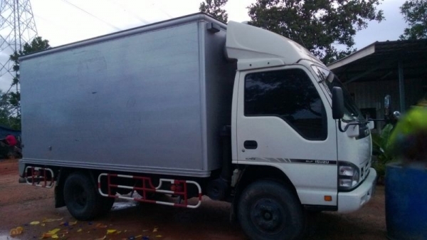 รถอิซูซุ 6 ล้อ ตู้แห้ง 150 แรงม้า ปี 51  รถวิ่ง 12x,xxx กม.  สนใจติดต่อ 081 - 6079515