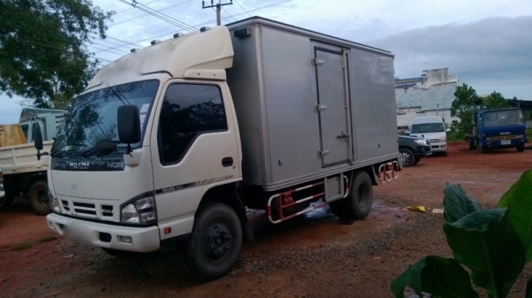 รถอิซูซุ 6 ล้อ ตู้แห้ง 150 แรงม้า ปี 51  รถวิ่ง 12x,xxx กม.  สนใจติดต่อ 081 - 6079515