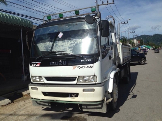 รถอิซูซุ 6 ล้อดั้ม  200 แรงม้า ปี 48   สนใจติดต่อ 081 - 6079515