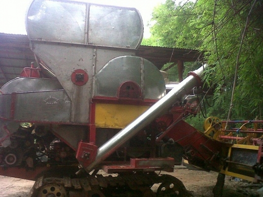 รถเกี่ยวข้าว ไทยเส็งยนต์