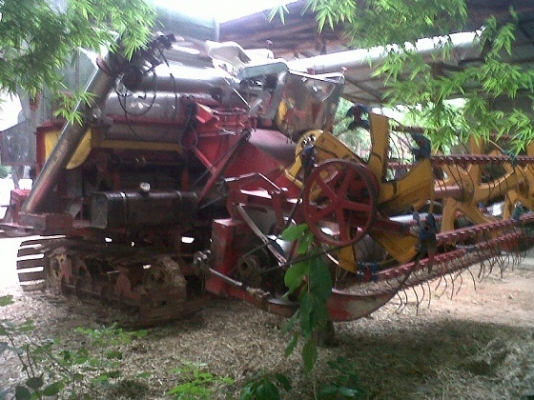 รถเกี่ยวข้าว ไทยเส็งยนต์