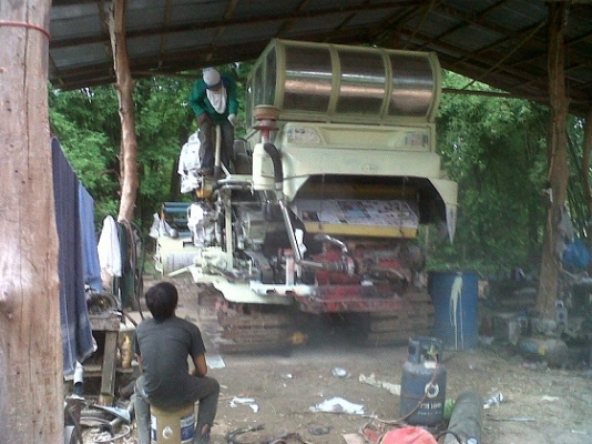 รถเกี่ยวข้าว ไทยเส็งยนต์