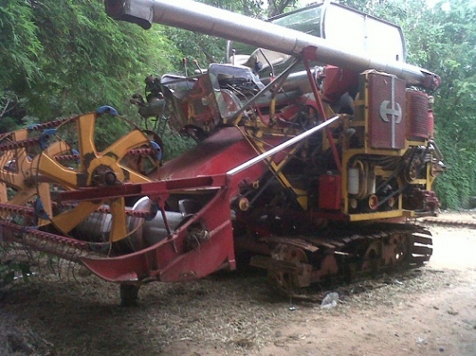 รถเกี่ยวข้าว ไทยเส็งยนต์