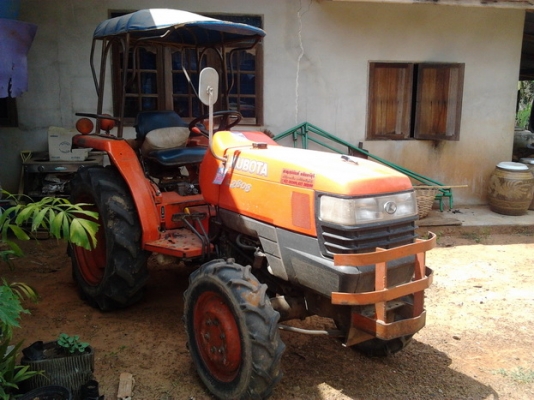 ขาย รถไถน้อย 2เพลา KUBOTA L2808 28HP สภาพสวยๆ แห้งๆ เครื่องดีติดง่ายแห้งดีไม่มีเยิ้ม เกียร์ดีเข้าง่ายไม่มีหลุด ชั่วโมงทำงาน 3,xxx ยางดี4เส้น พร้อมอุปกร์2ชิ้น หางขุดมันฯและผาน5 ปกติใช้แต่งานตัวเอง สภาพสวยๆ เอกสารเล่มทะเบียนพร้อม ราคาต่อรองได้ครับ