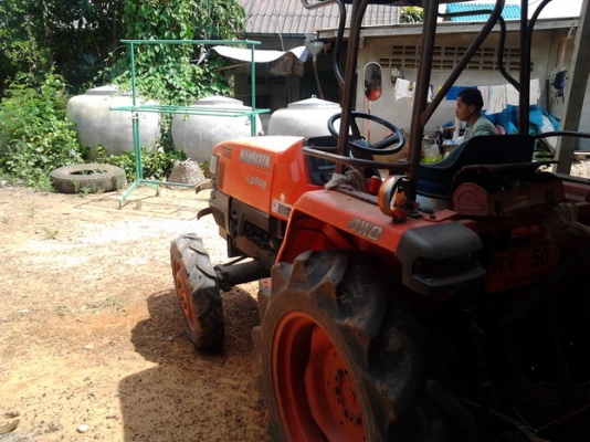 ขาย รถไถน้อย 2เพลา KUBOTA L2808 28HP สภาพสวยๆ แห้งๆ เครื่องดีติดง่ายแห้งดีไม่มีเยิ้ม เกียร์ดีเข้าง่ายไม่มีหลุด ชั่วโมงทำงาน 3,xxx ยางดี4เส้น พร้อมอุปกร์2ชิ้น หางขุดมันฯและผาน5 ปกติใช้แต่งานตัวเอง สภาพสวยๆ เอกสารเล่มทะเบียนพร้อม ราคาต่อรองได้ครับ