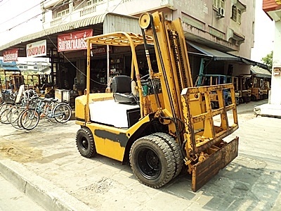 ขายรถยกTCM 2.5 ตัน  เครื่องเบนซิน งาเทด้ำ  เสาสูง 3.5 เมตร ล้อหน้าคุ่ พวงมาลัยเพาเว่อร์  สีเดิมจากนอก นำเข้าจากญี่ปุ่น ใช้งานได้ทันที