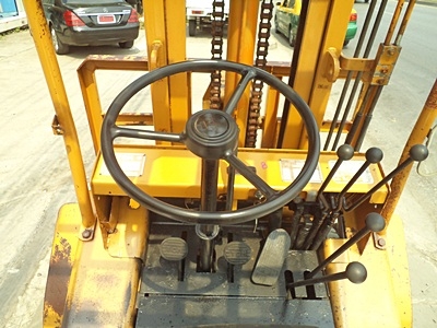 ขายรถยกTCM 2.5 ตัน  เครื่องเบนซิน งาเทด้ำ  เสาสูง 3.5 เมตร ล้อหน้าคุ่ พวงมาลัยเพาเว่อร์  สีเดิมจากนอก นำเข้าจากญี่ปุ่น ใช้งานได้ทันที