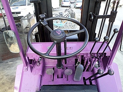 ขายรถยกTCM 2.5 ตัน  เครื่องดีเซลอีซูซุ  งาเทด้ำ  เสาสูง 3 เมตร ล้อหน้าคุ่ ยางตัน พวงมาลัยเพาเว่อร์  สีเดิมจากนอก นำเข้าจากญี่ปุ่น ใช้งานได้ทันที