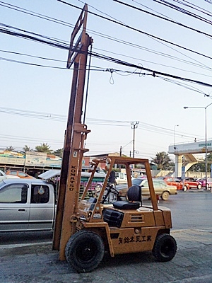 ขายรถยกโคมัสสึ 2 ตัน เครื่องเบนซิน กระบอกคู่ เสาสูง 4 เมตร พวงมาลัยเพาเว่อร์ สีเดิมจากนอก นำเข้าจากญี่ปุ่น ใช้งานได้ทันที ขายรถยกโคมัสสึ 2 ตัน เครื่องเบนซิน กระบอกคู่ เสาสูง 4 เมตร พวงมาลัยเพาเว่อร์ สีเดิมจากนอก นำเข้าจากญี่ปุ่น ใช้งานได้ทันที