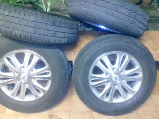 ขายแม็กพร้อมยาง4วงสภาพใหม่ สวยกริบราคาถูก0805010007