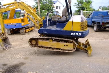 ขาย PC 30 - 6 รถสวยพร้อมใช้  สวย แน่น( ขายด่วนครับ )